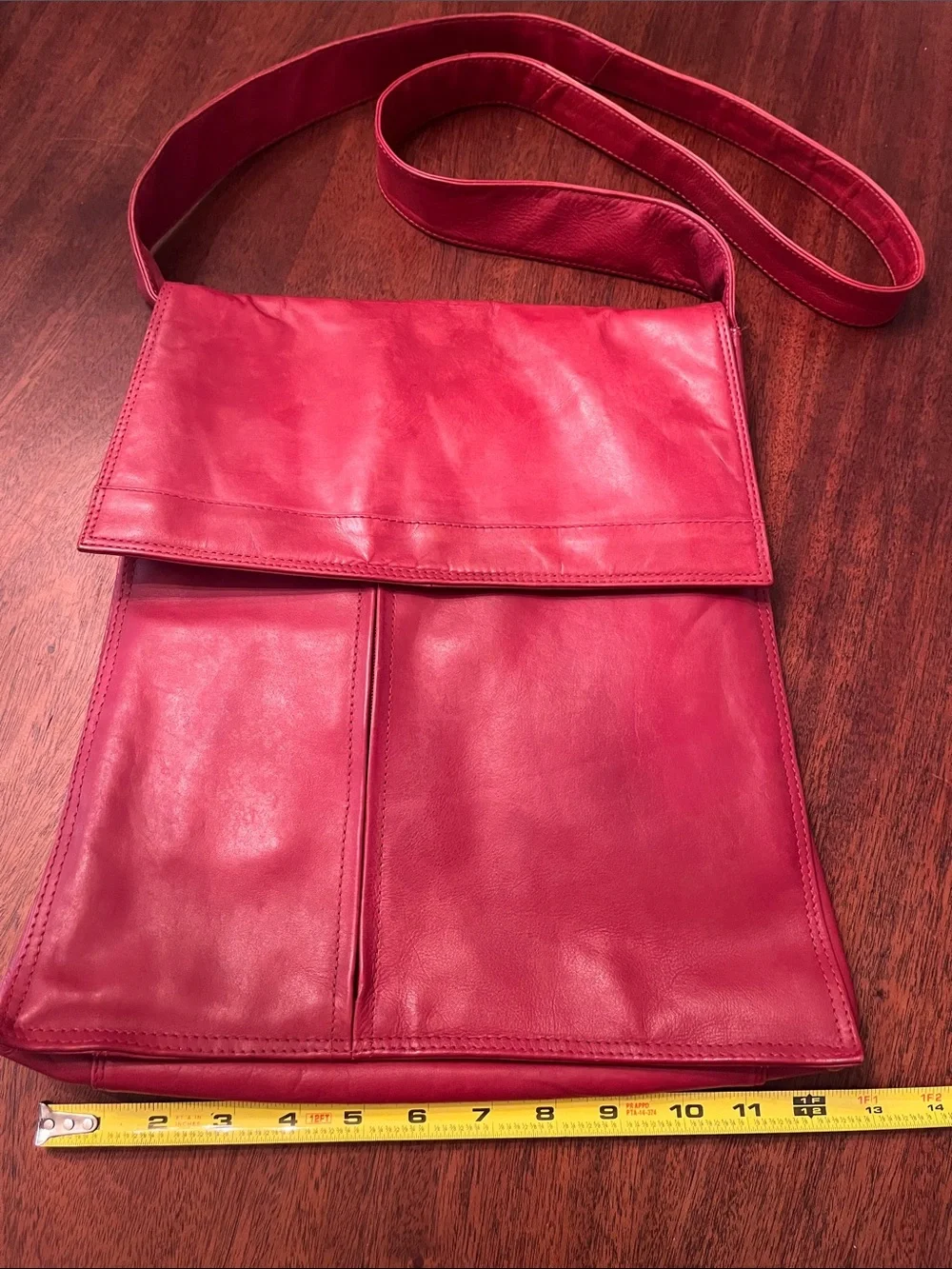 Chaos Red Leather Crossbody Laptop Bag - Sleek Women's Shoulder Bag. great shape